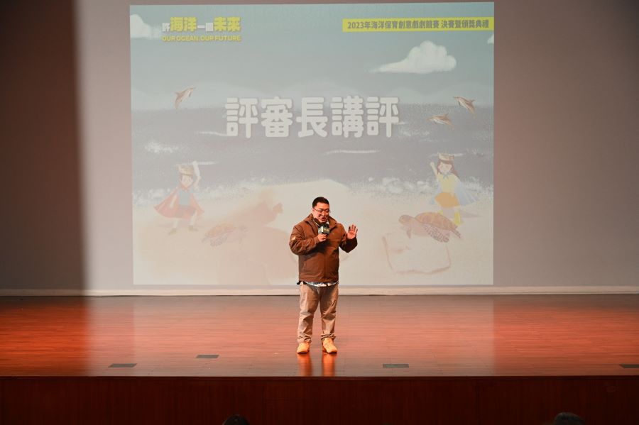 ▲評審長王東璽代表評審團講評(記者王雯玲翻攝)