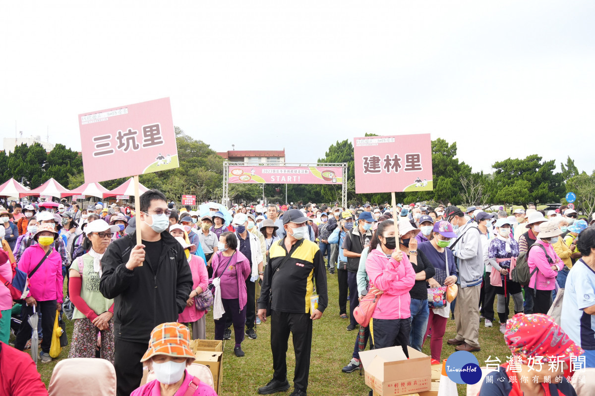 民眾參與健走活動。