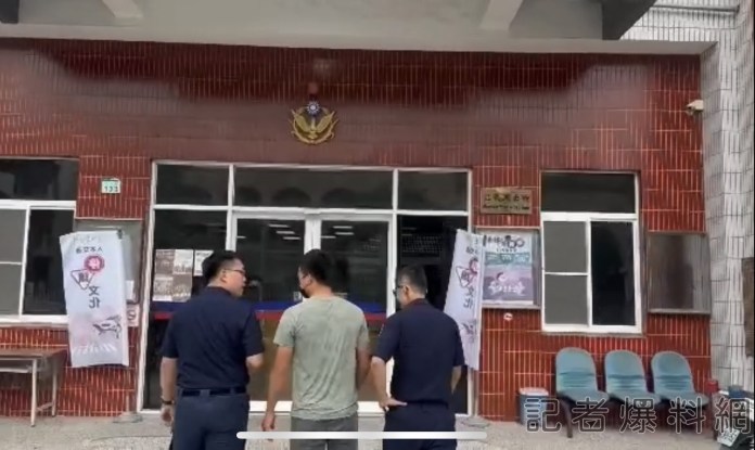扯! 與騎士擦撞後失控自撞整排機車 整車 6人落跑 1乘客到案說明 72 50C81A07 EDB8 4239 9936 DE5C42E1468E | 社會 社會 記者爆料網