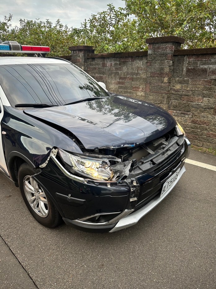 (衝撞警車片)中壢分局員警發現遭竊貨車追捕 竊嫌驅車衝撞兩警手部受傷 70 | 社會 社會 記者爆料網