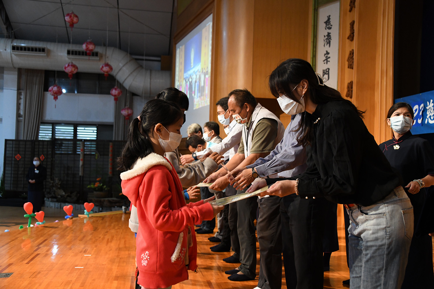 宜蘭慈濟10月28日在羅東聯絡處舉辦2023年新芽獎學金頒獎典禮。(攝影:許台生)