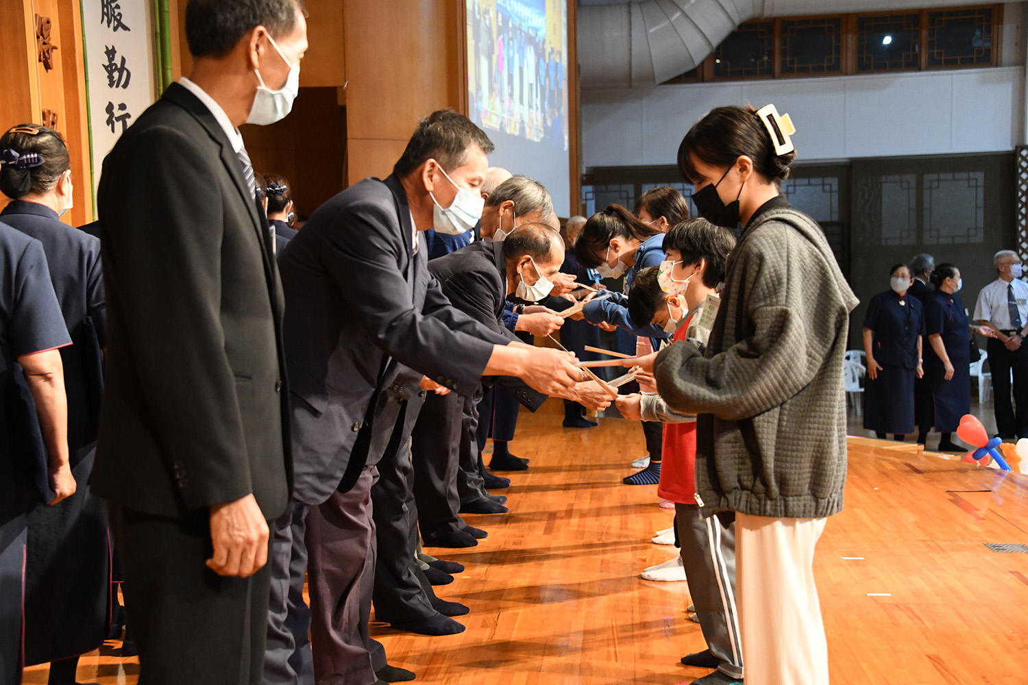 宜蘭慈濟10月28日在羅東聯絡處舉辦2023年新芽獎學金頒獎典禮。(攝影:許台生)