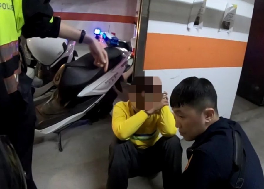 隨意變換車道 通緝犯穿清潔隊服躲警卻因交通違規被逮 233 cnews204231029a01