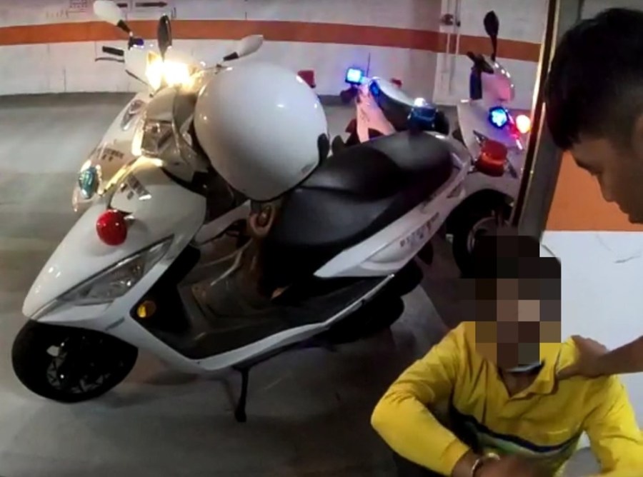 隨意變換車道 通緝犯穿清潔隊服躲警卻因交通違規被逮 234 cnews204231029a02