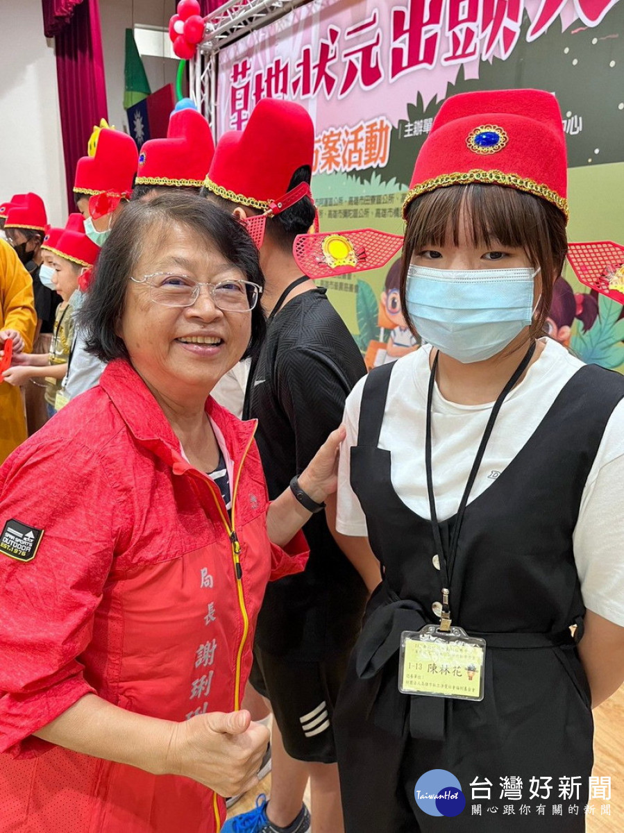 ▲高市府連結25個慈善團體、區公所、在地企業及善心民眾，募集逾61萬元助學金，扶助逾167位弱勢家庭學子安心就學。