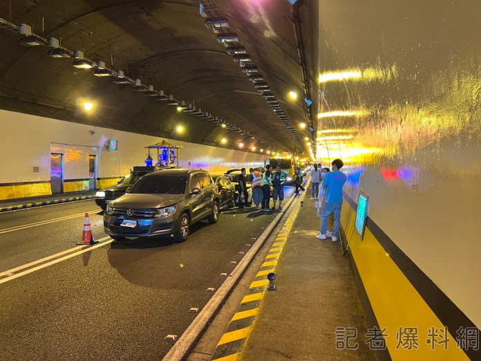 蘭潭隧道5車連環撞 傳火燒車最後1車3輕傷送醫 69 E6CFC291 9FE5 478D B205 0B04BA7B41BE | 社會 社會 記者爆料網