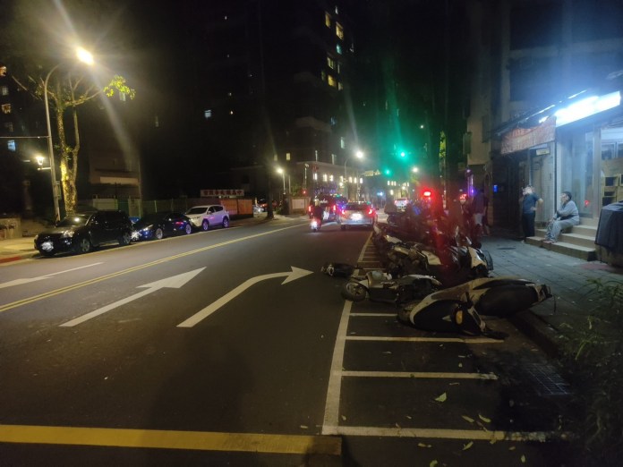 租賃車開成碰碰車 北市男撞倒13台路旁停放機車 67 211 11 | 社會 社會 記者爆料網