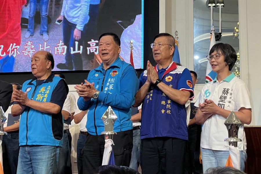 侯友宜邀蔡壁如同台 蔡讚:愛台灣不分藍白 240 侯友宜邀蔡壁如同台 蔡讚:愛台灣不分藍白 239