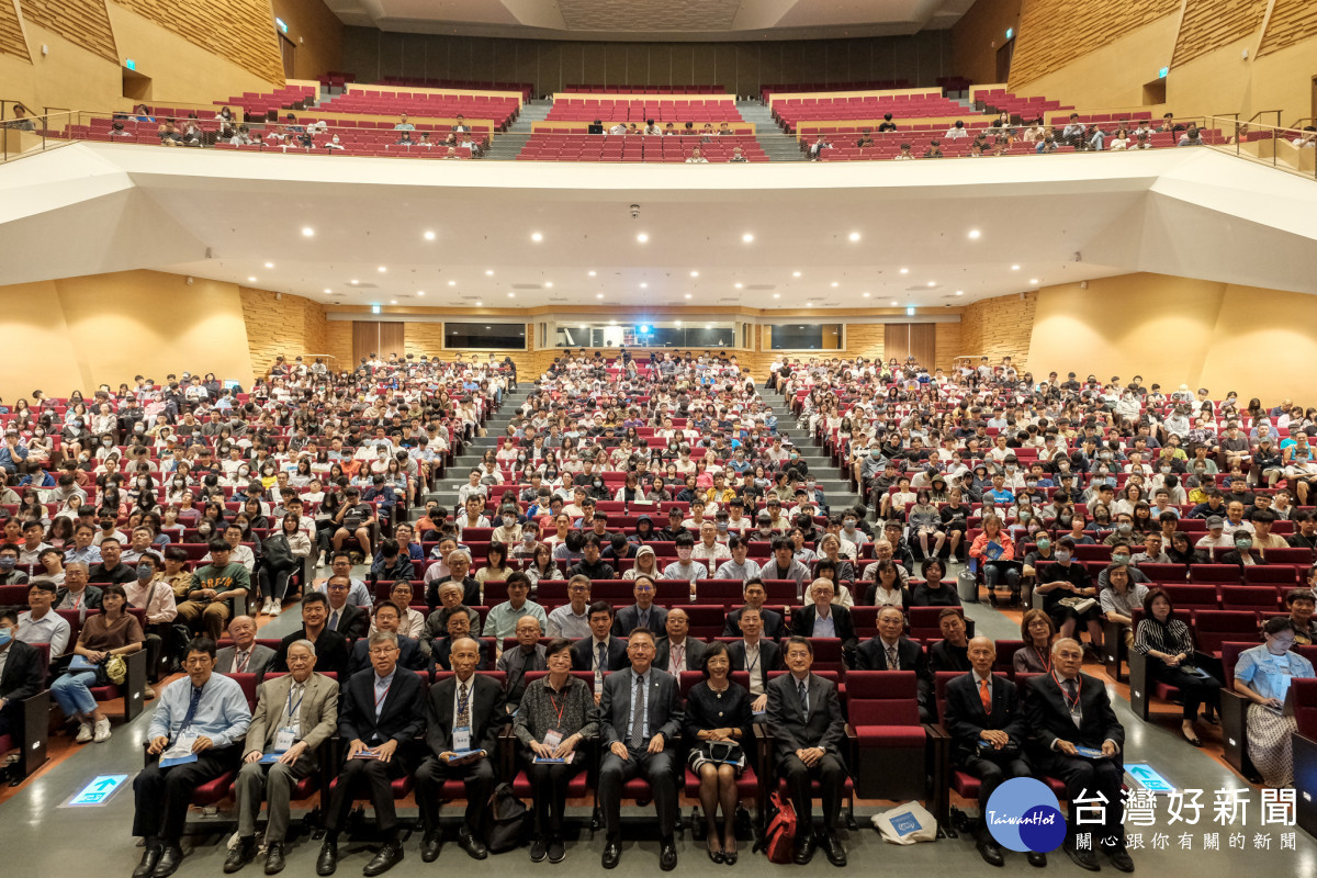112年「余紀忠講座」,中央大學大禮堂吸引滿滿的聽眾。