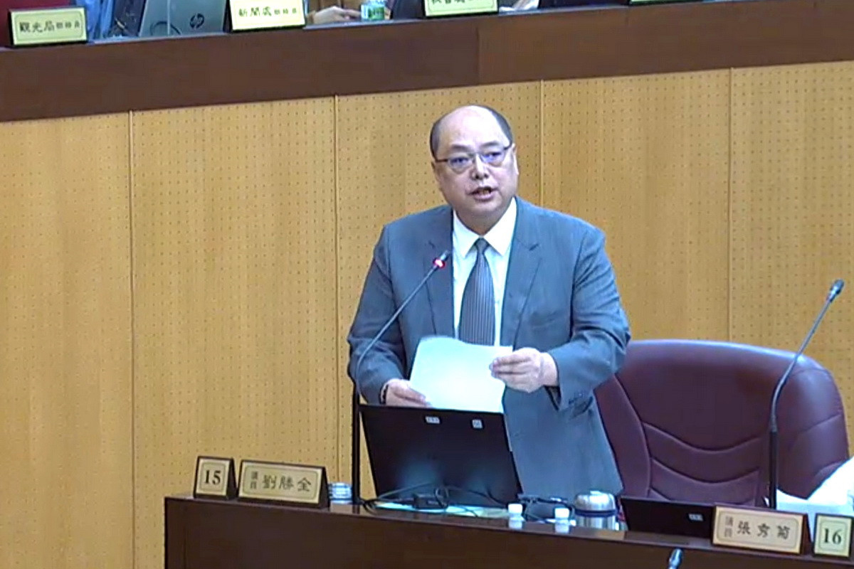 桃園市議員劉勝全於議事堂上進行質詢。<br /><br /> 