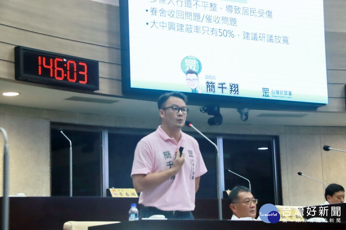 簡千翔議員期許規劃大南投新市鎮。(記者扶小萍攝)