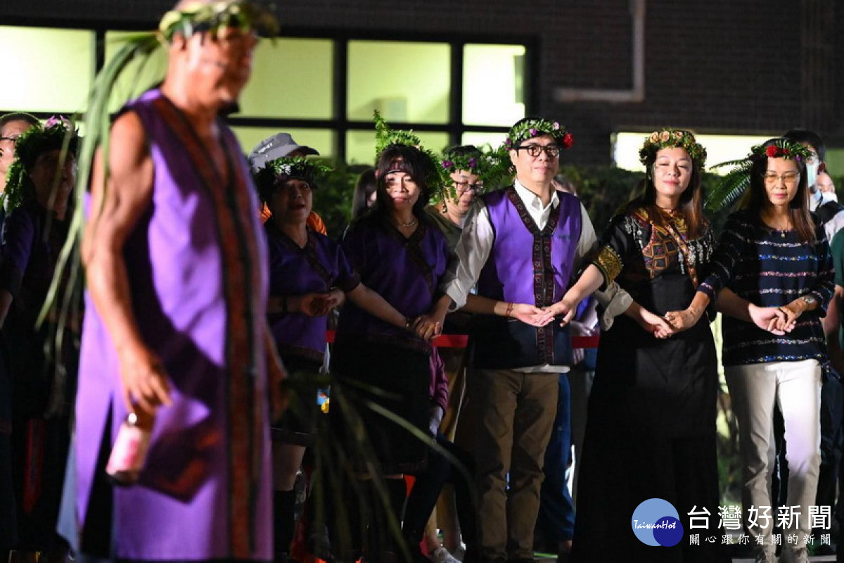 ▲陳其邁三度參與小林夜祭，祈求太祖保佑國泰民安、風調雨順。
