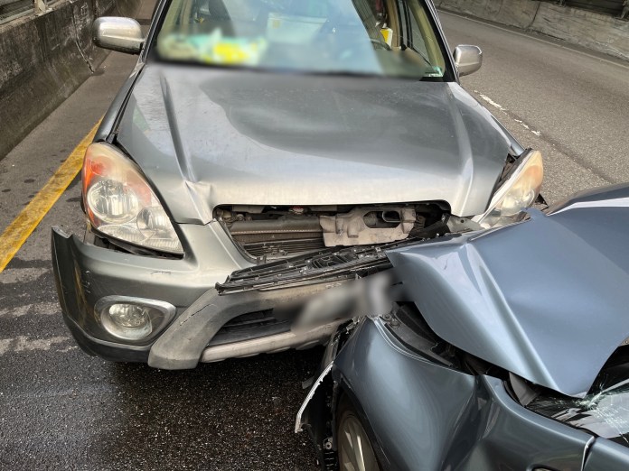 都不覺得奇怪?女駕駛逆向開上台1高架行駛公里餘撞上順向車輛 71 212 13 | 社會 社會 記者爆料網