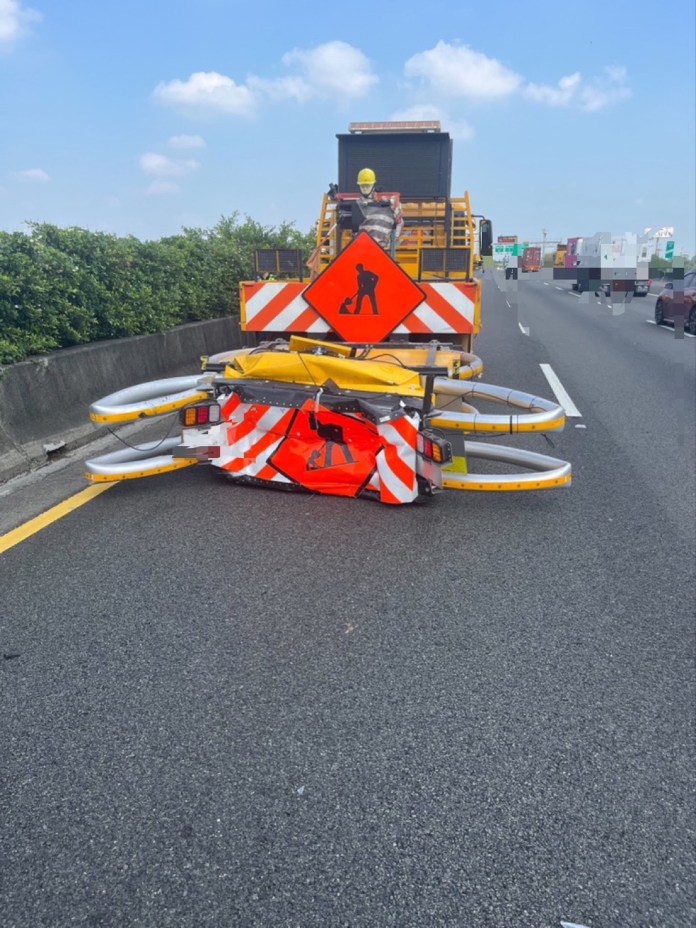 (緩撞車又被撞片)無獨有偶! 國道1號上午連傳兩起緩撞車被撞車禍 68 2 | 社會 社會 記者爆料網