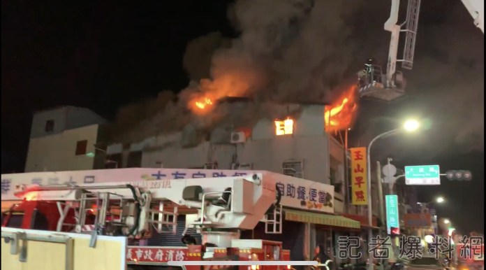 嘉市玉山路早餐店頂樓大火 十人疏散 幸無人傷 73 0BE3125A 4897 4B2C 8F8C 6B54EE694ACA | 社會 社會 記者爆料網