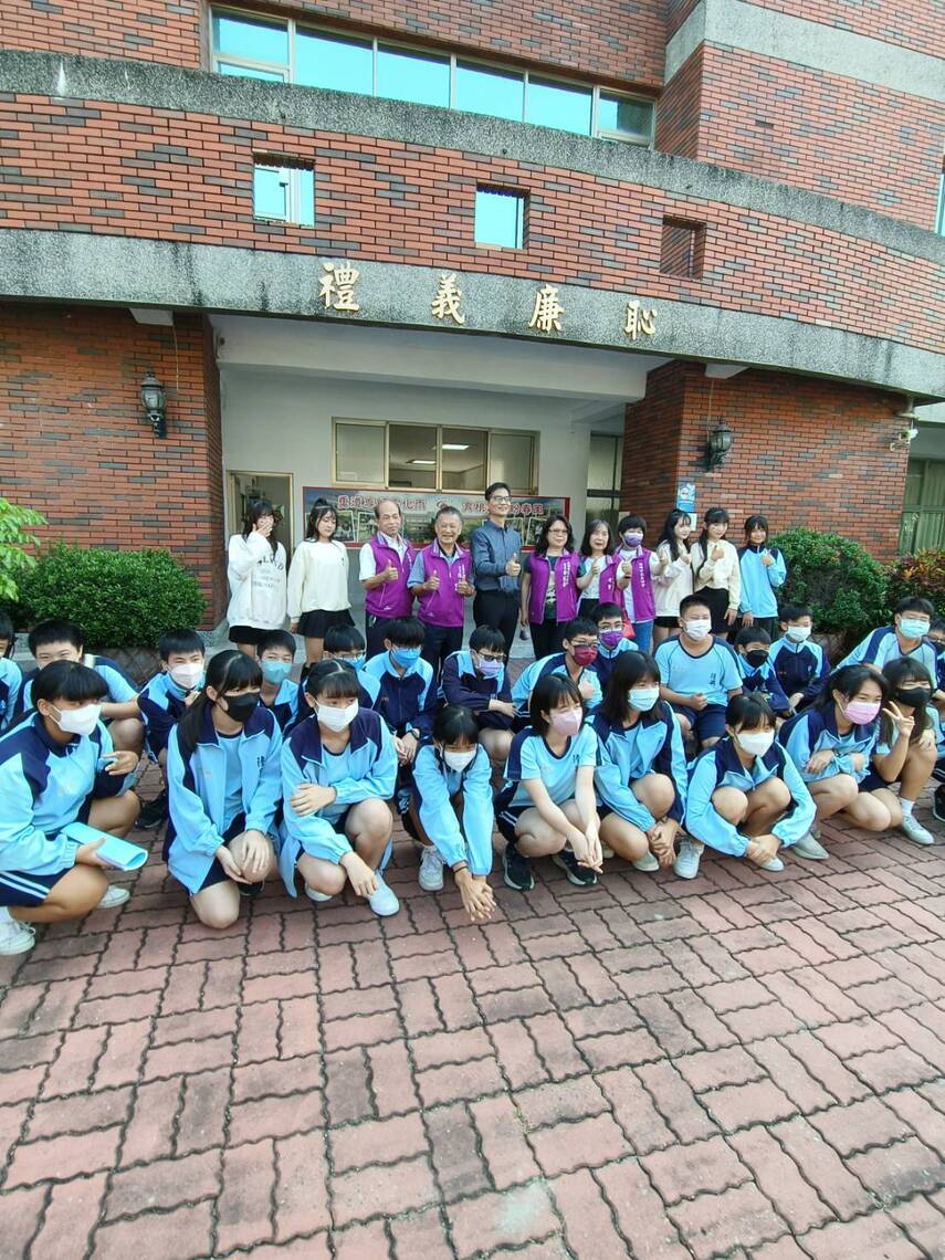 屏東陸興中學黃校長重視禮義廉恥，期望學生優雅高尚