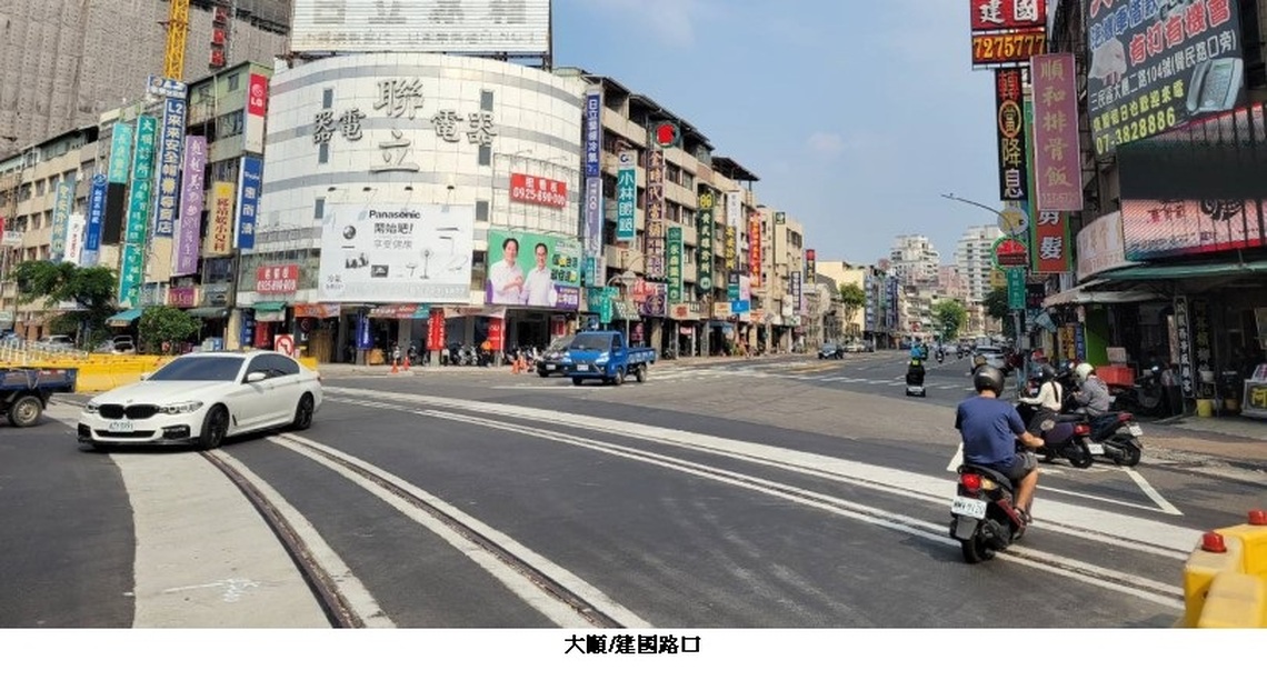 高雄輕軌大順路沿線路口今全數開放通行 力拚明年元旦後試營運免費搭乘