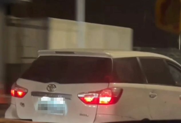 (逼車片)恐佈萬聖夜! 國道下匝道按前車一聲喇叭 對方一路跟到派出所 84 | 社會 社會 記者爆料網