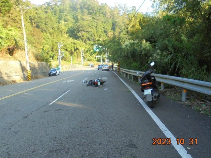 (有片)死亡車禍!機車騎士台三線獅潭段自撞護欄送醫不治 酒測值超標 78 3線獅潭鄉路段自撞護欄,騎士傷重不治。民眾提供 | 社會 社會 記者爆料網