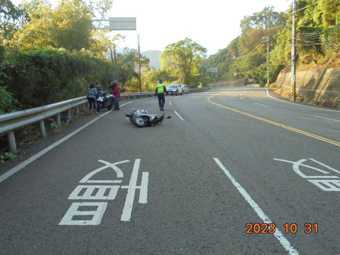 (有片)死亡車禍!機車騎士台三線獅潭段自撞護欄送醫不治 酒測值超標 76 2 | 社會 社會 記者爆料網
