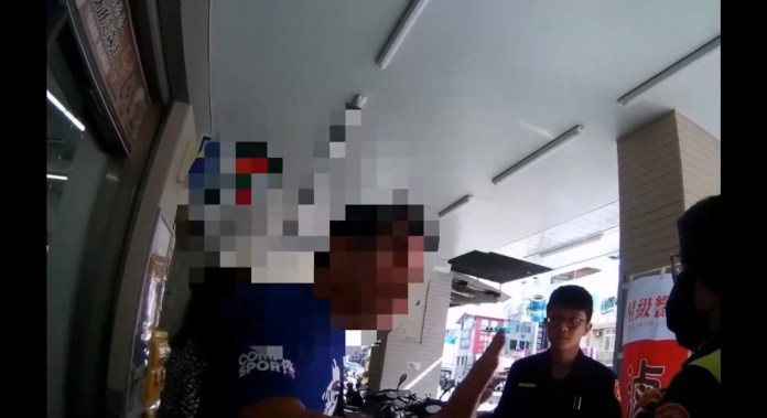 狗聞腳抖了一下 三重夫認愛犬遭踢摳妻持棍理論與鄰互毆 74 212 | 社會 社會 記者爆料網