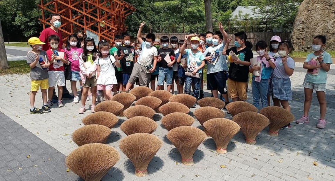 活動式閱讀 圖書教師帶領學生走讀在地
