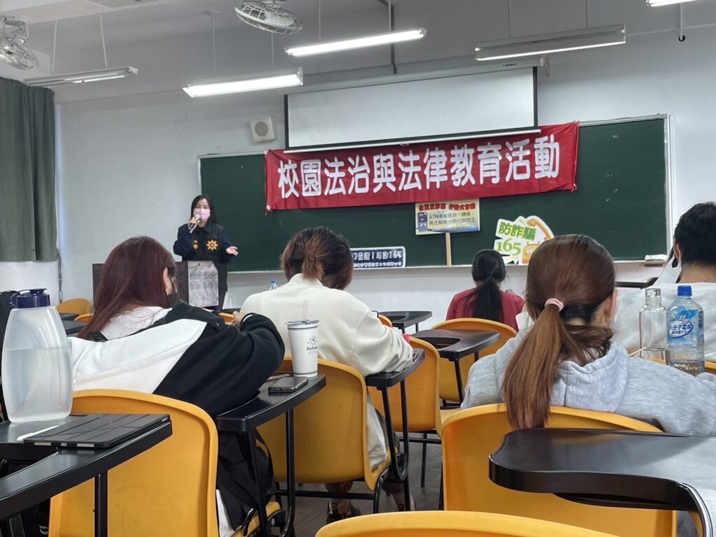 基隆市警察局第二分局為提升師生防詐識詐觀念,於今(1)日前往崇右影藝科技大學辦理預防犯罪宣導