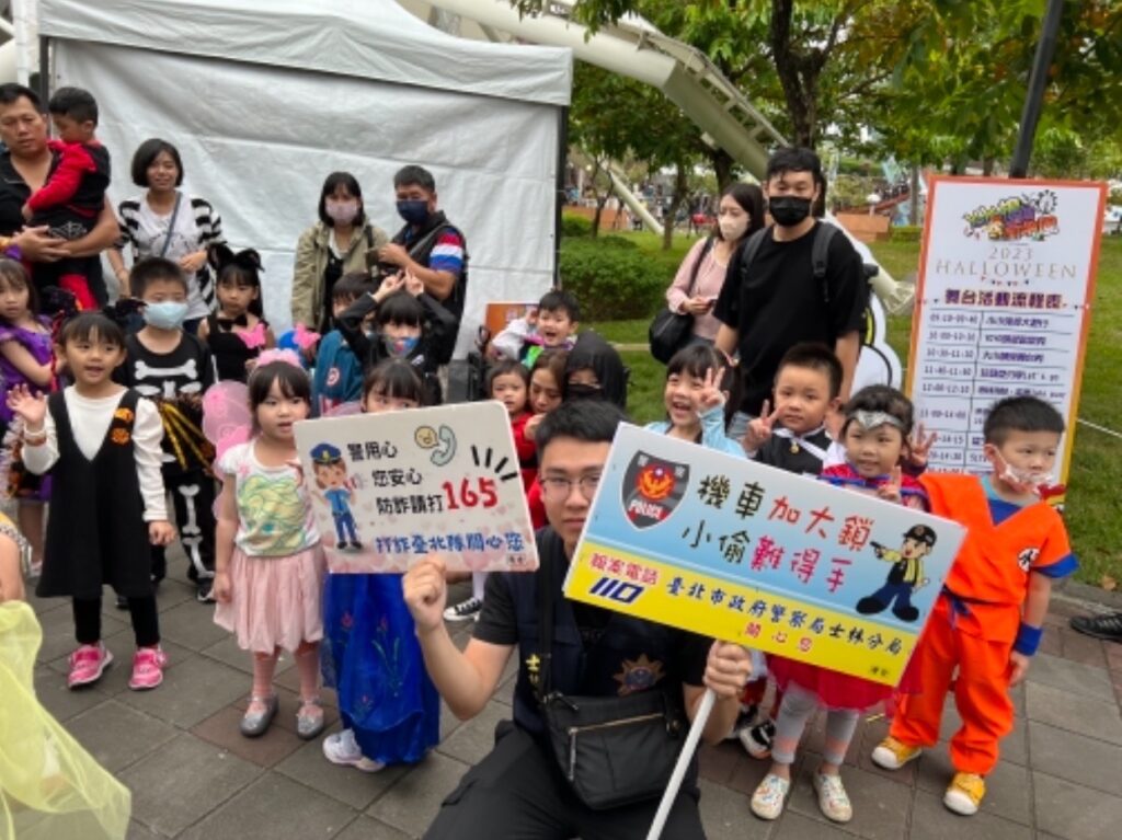 士林分局於萬聖節為推廣兒童及青少年保持正當休閒娛樂，特別與東森電視事業股份有限公司，在兒童新樂園共同辦理「2023YOYO搗蛋新樂園暨犯罪預防宣導」活動
