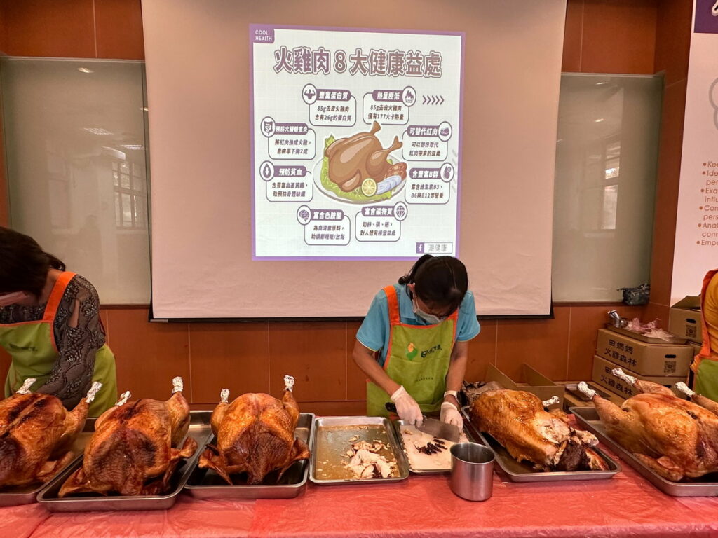 安排火雞堡盛宴提供全校師生享用