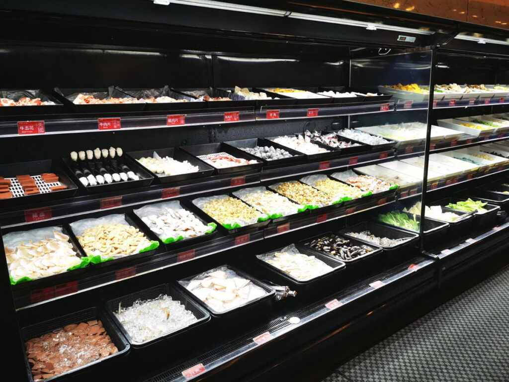 提供平價自助餐,以及各種吃到飽品項