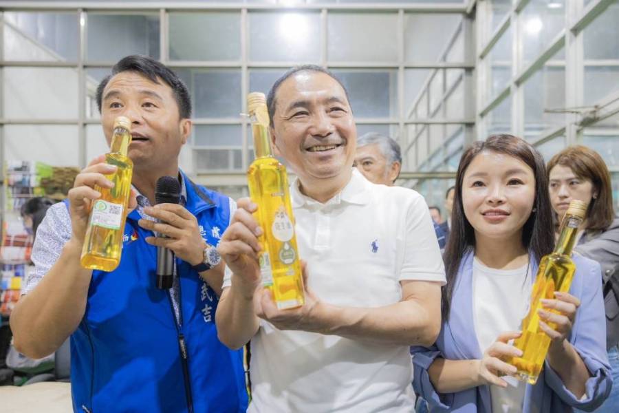 朱柯侯密會 侯友宜:盼兩黨主席拿新方法推進藍白合 210 侯友宜1日參訪虎尾鎮農會花生加工廠