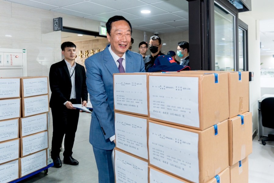 【有影】郭台銘今赴選委會遞交連署書 黃士修:明天公布連署份數 226 【有影】郭台銘今赴選委會遞交連署書 黃士修:明天公布連署份數 225