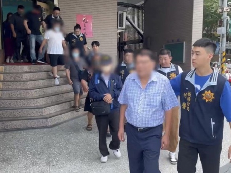 地方角頭強搶砂石利益 新北警半年蒐證收網逮12人 230 cnews204231101a10