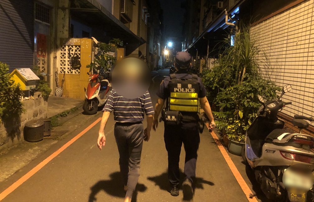 ▲圖說：神探警揭開謎底，成功將老翁平安送返家 （圖／台中市政府提供）
