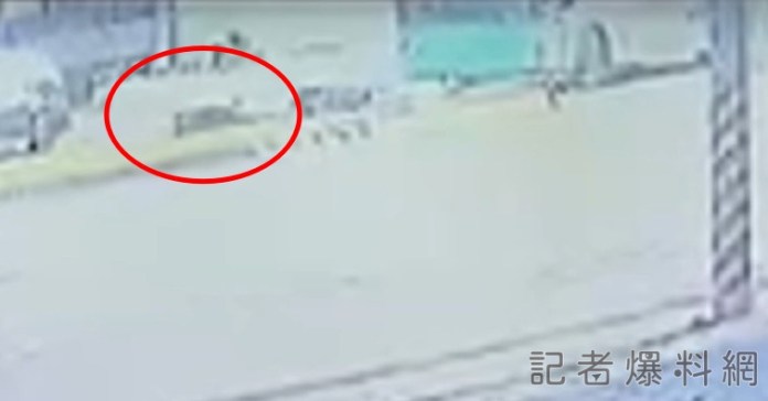 影/嘉義縣公車路口撞飛女騎士 24歲女騎士臉部撕裂傷恐破相 64 嘉義,公車,車禍,女騎士