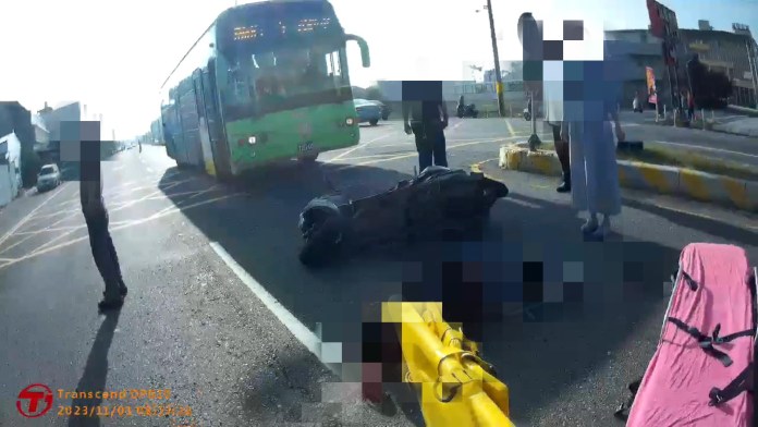 影/嘉義縣公車路口撞飛女騎士 24歲女騎士臉部撕裂傷恐破相 63 2 fotor 2023110114349 0 | 社會 社會 記者爆料網