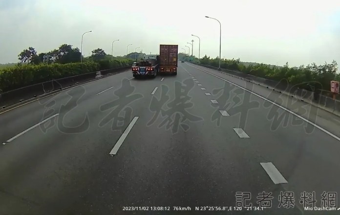 國道,貨櫃車,變換車道,拖板車