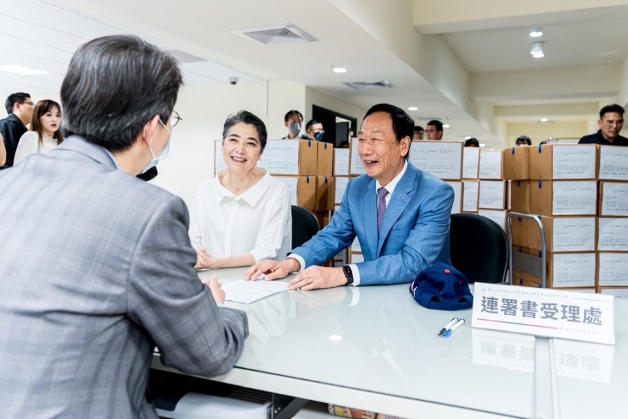 今日中午連署書收件截止 郭台銘:不會辜負所有期待 246 今日中午連署書收件截止 郭台銘:不會辜負所有期待 245