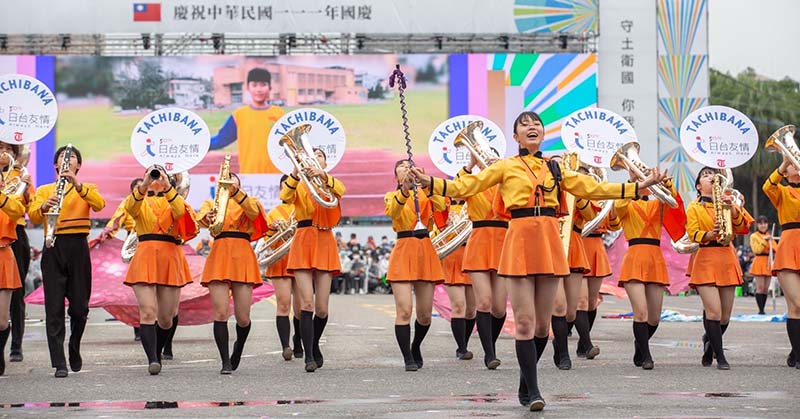 日本京都橘高校吹奏樂部去年來台參與國慶大獲好評,今年返台首發表演將在1210於高雄登場。圖/總統府