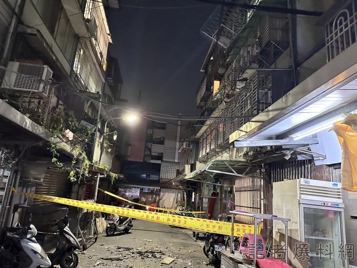 北市萬華巷弄「乒乒乓乓」下磁磚雨 老化鐵窗搖搖欲墜惹的禍 63 311 1 | 社會 社會 記者爆料網