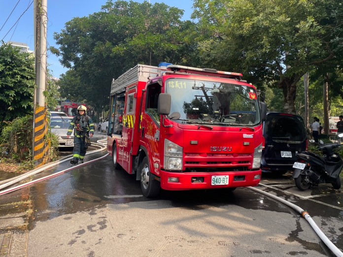 烈焰、濃煙狂竄!北市信安街住宅宮廟起火 釀1死1傷 64 S 248848432 | 社會 社會 記者爆料網