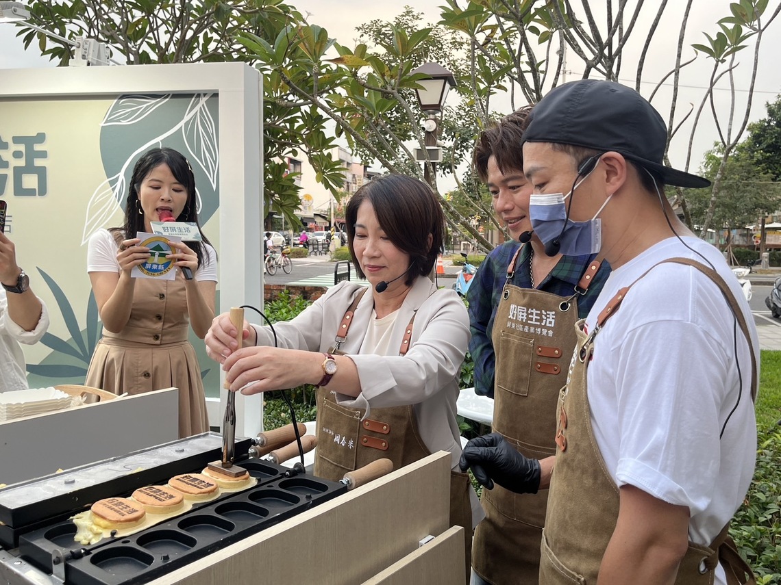 小米縣長與型男大廚暖爸李易屏東好物新吃法 屏東社區產業限定店進駐勝利星村開賣