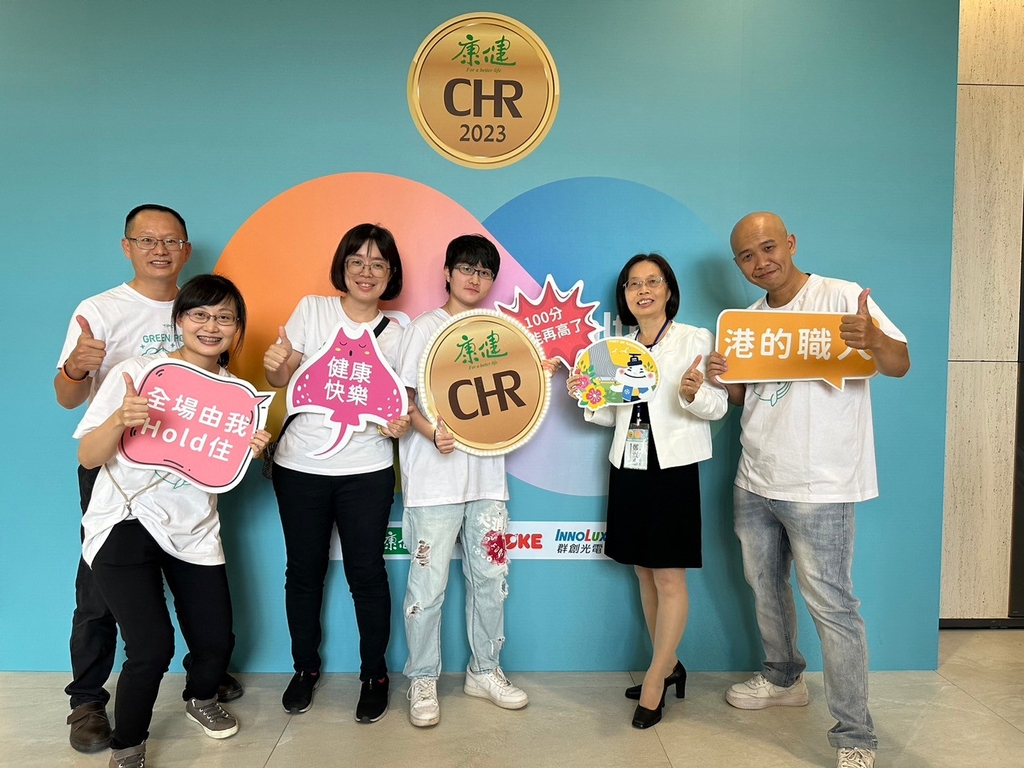 業務副總經理鄭淑惠(右2)率港務公司業務推動團隊，共同參加頒獎典禮(圖：臺灣港務公司)