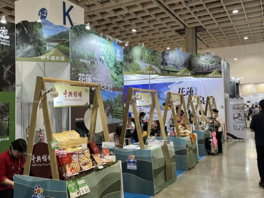 館內參展業者包括怡園渡假村、安通溫泉飯店、新光兆豐休閒農場、丘丘森旅、麗軒國際飯店,以及七星柴魚博物館、豐興餅舖、公主咖啡,還有手作陶藝品的昇活樂陶陶等。