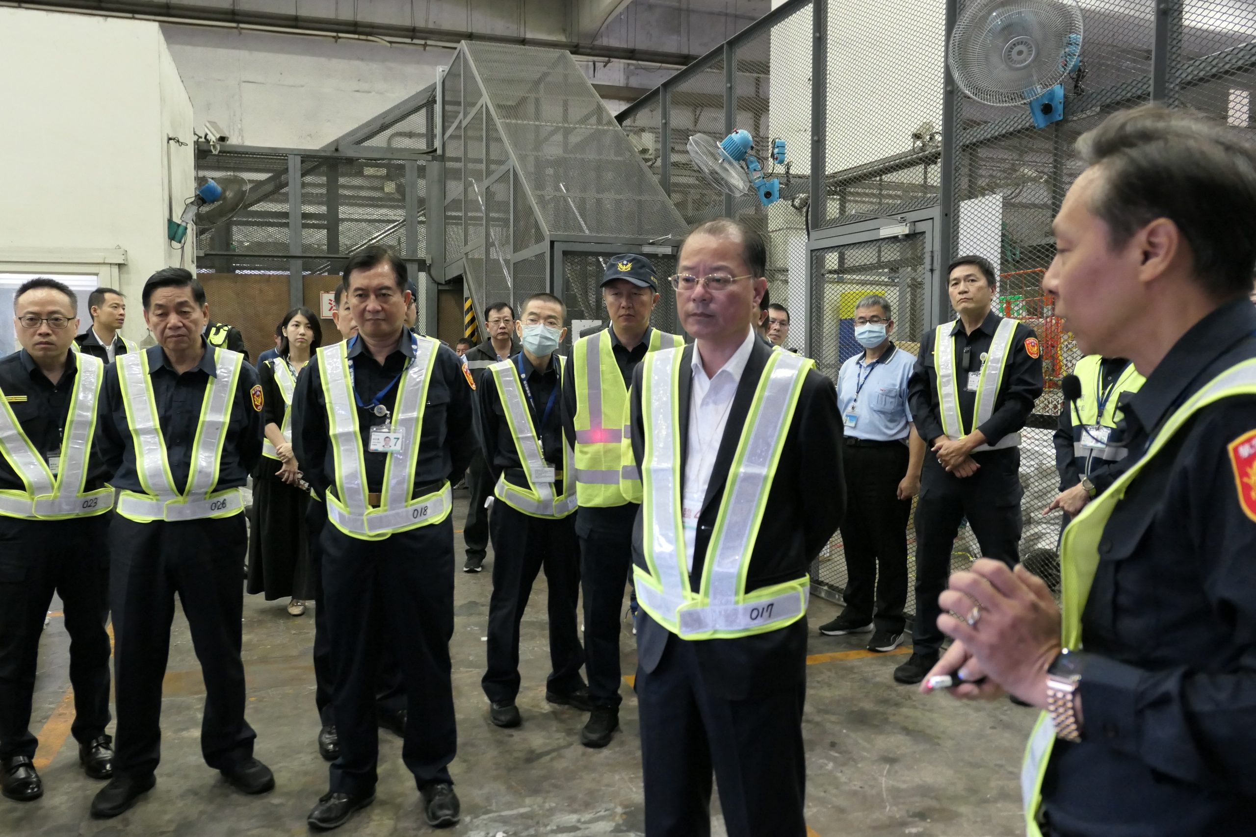 黃明昭3日上午親自視察桃機三大貨棧園區。(圖／航空警察局提供)