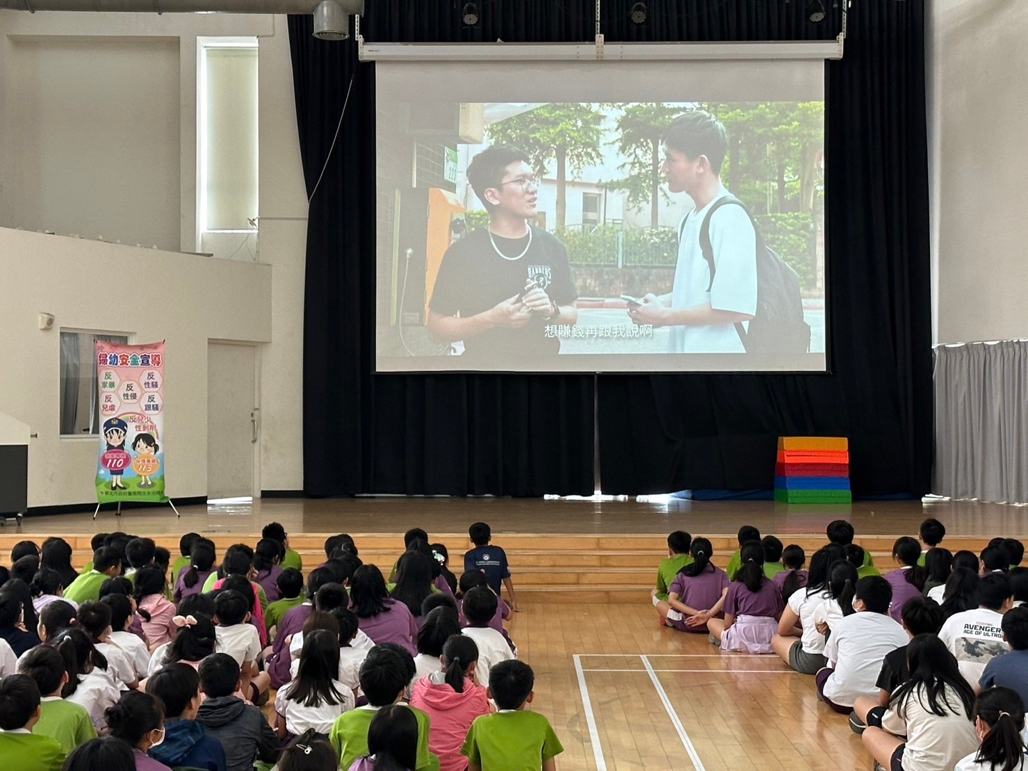 淡水警分局前往新市國小作性平教育。（記者徐煜勝翻攝）
