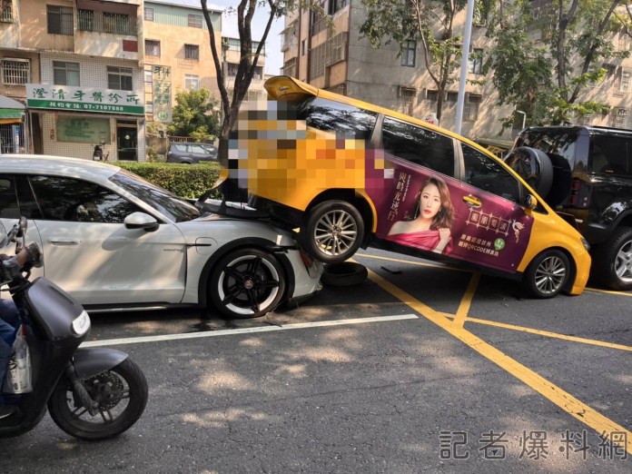 影/小黃遭保時捷鏟起 又推撞前車路虎 運將心裡好怕 63 IMG 7586 | 社會 社會 記者爆料網