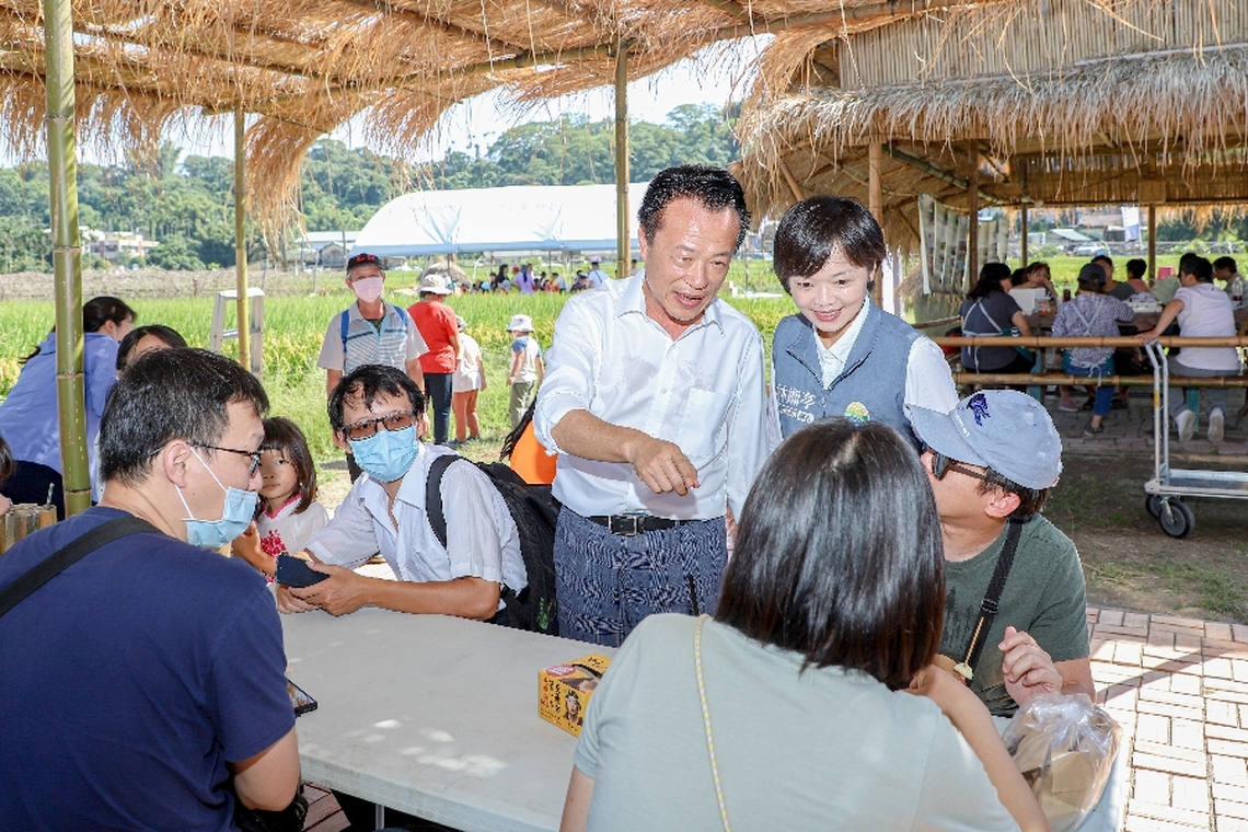 嘉義縣長翁章梁嚐大推紅骨仙草特色美食 水上鄉仙草柔軟節登場