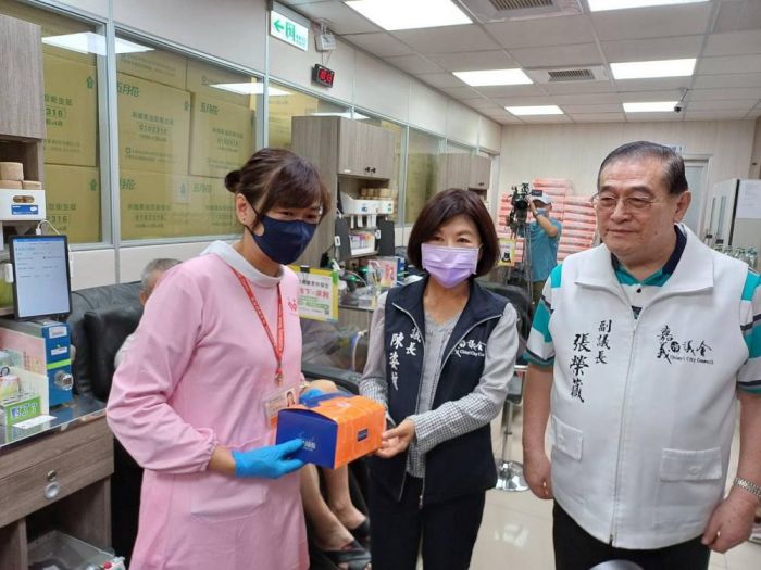 嘉義市議會112年捐血週活動 陳姿妏議長慰勞醫護人員辛勞