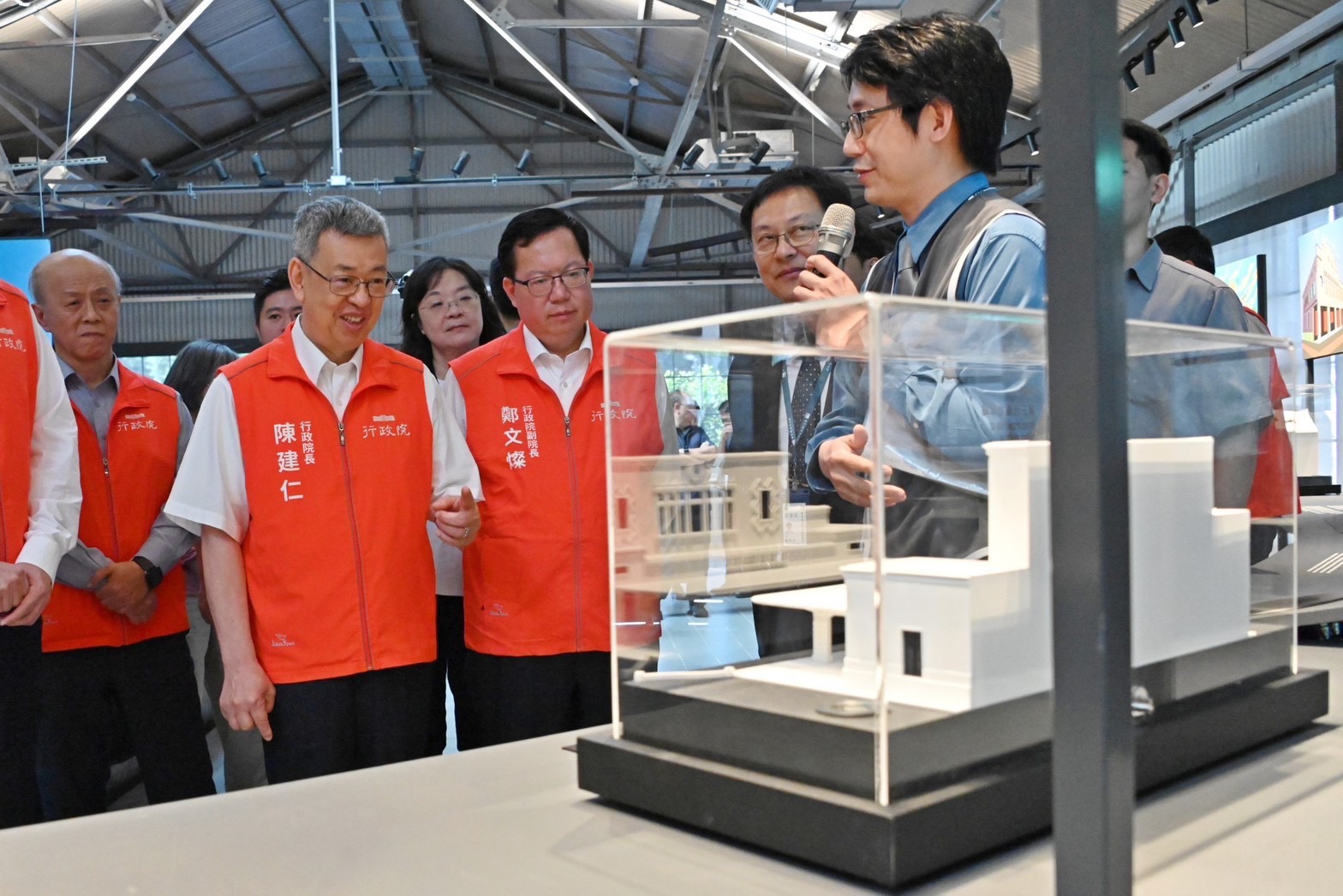 國家鐵道博物館員工澡堂修復完工 陳揆期許展示更豐富精彩的鐵道文化